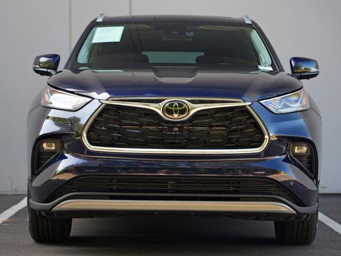 Used 2025 Toyota Highlander Platinum AWD/4WD image 7