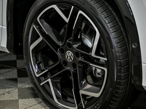 New 2026 Volkswagen Tiguan SEL R-Line AWD/4WD image 3