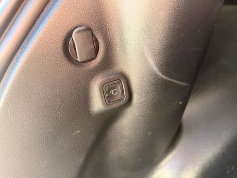 Used 2018 Jeep Compass Limited w/ Navigation Group AWD/4WD image 19