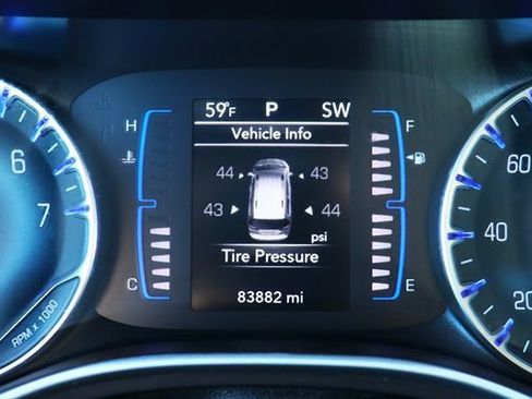 Used 2020 Chrysler Voyager L image 42