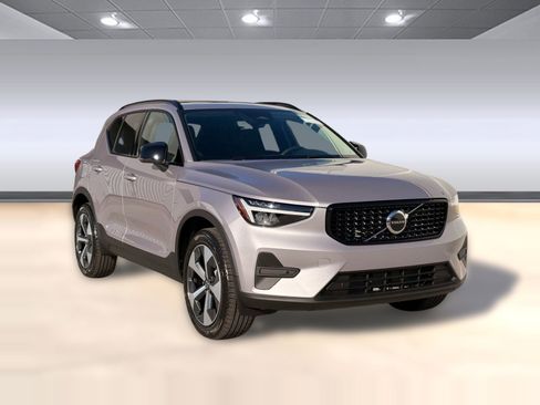 Certified 2026 Volvo XC40 B5 Core w/ Climate Package AWD/4WD image 7