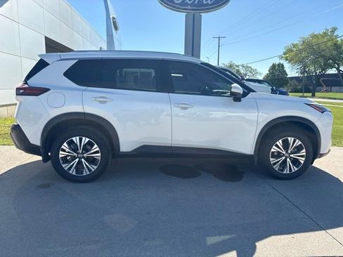 Used 2021 Nissan Rogue SV AWD/4WD image 17