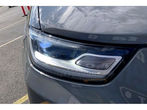 Used 2025 Chrysler Pacifica Limited FWD image 31