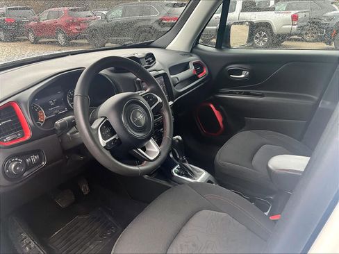 Used 2023 Jeep Renegade Trailhawk image 10