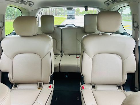 Used 2020 Nissan Armada Platinum w/ Captain's Chairs Package RWD image 18