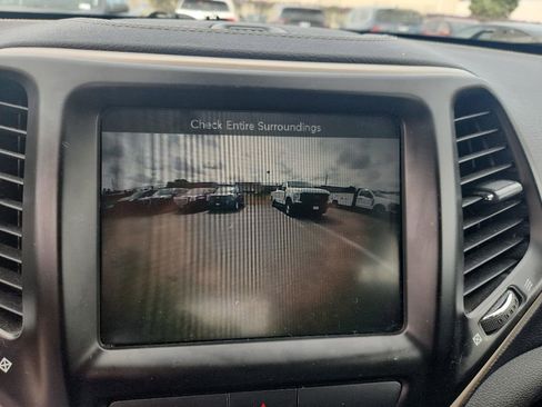 Used 2015 Jeep Cherokee Latitude FWD image 20