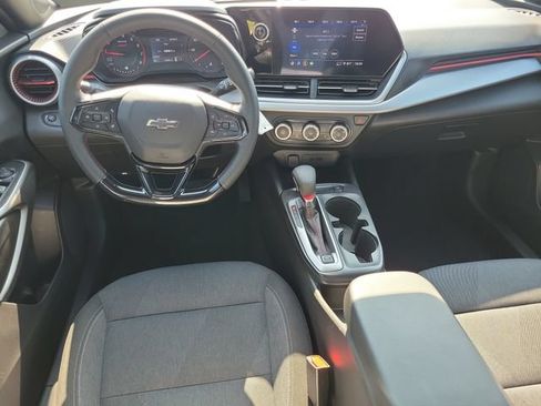 Certified 2024 Chevrolet Trax RS FWD image 11