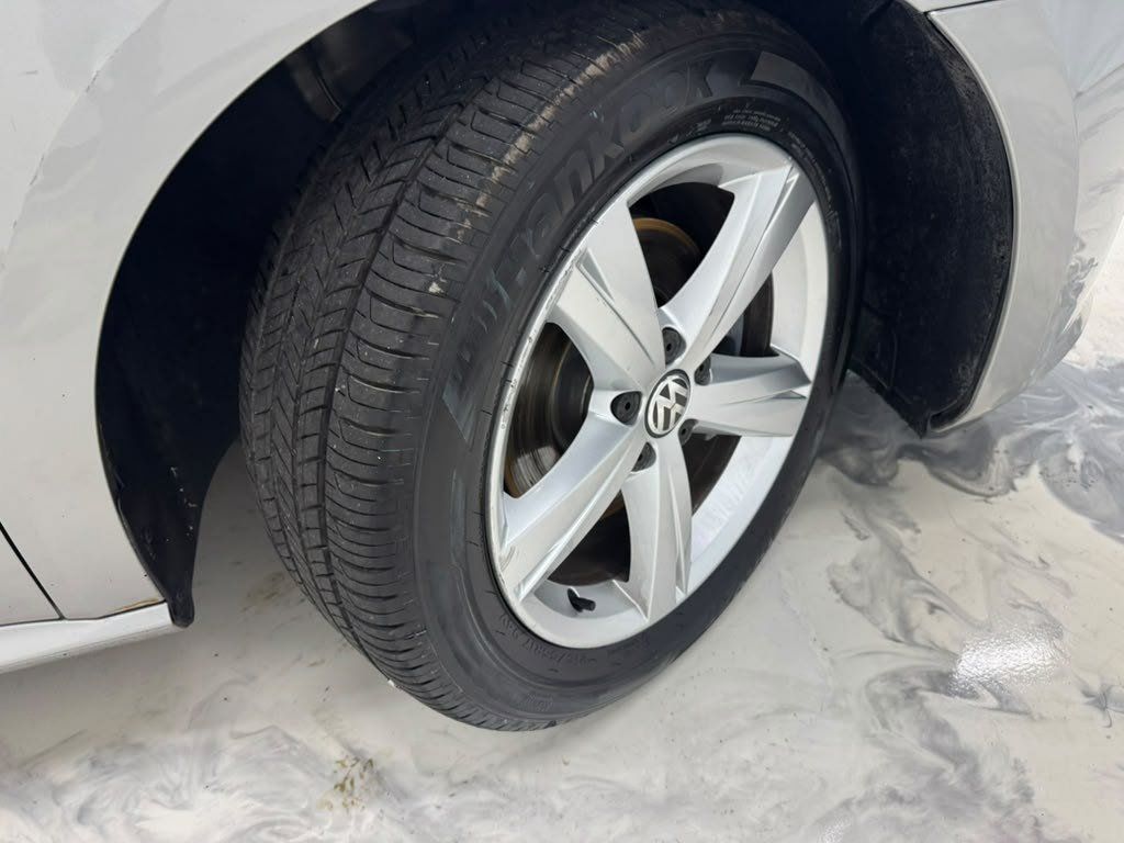 Used 2012 Volkswagen Passat 2.5 SE FWD image 12