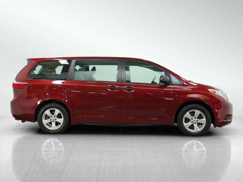 Used 2016 Toyota Sienna L FWD image 6