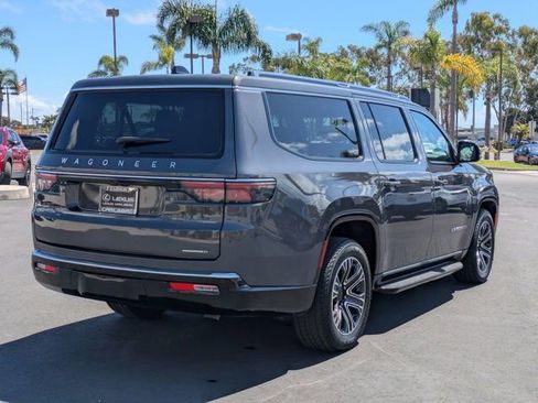 Used 2024 Jeep Wagoneer L Series II w/ Flexible Seating Group AWD/4WD image 5