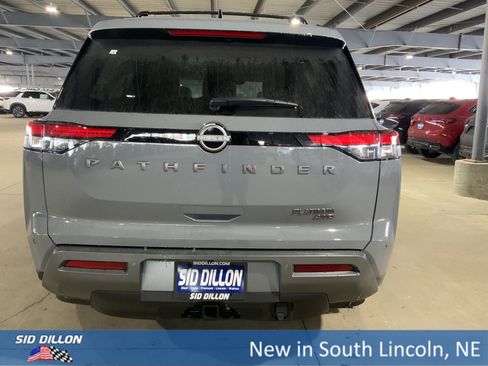 New 2026 Nissan Pathfinder Platinum image 4