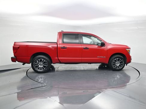 Used 2022 Nissan Titan SV RWD image 4