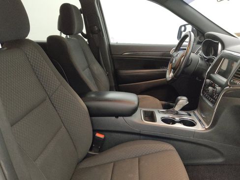Used 2018 Jeep Grand Cherokee Laredo image 21