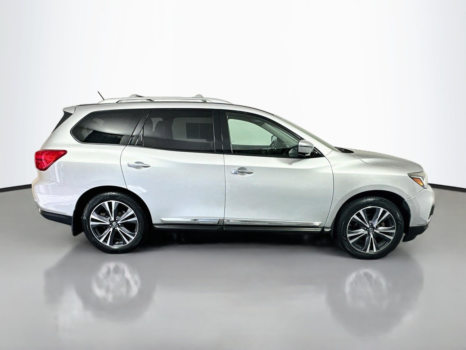 Used 2017 Nissan Pathfinder Platinum AWD/4WD image 8