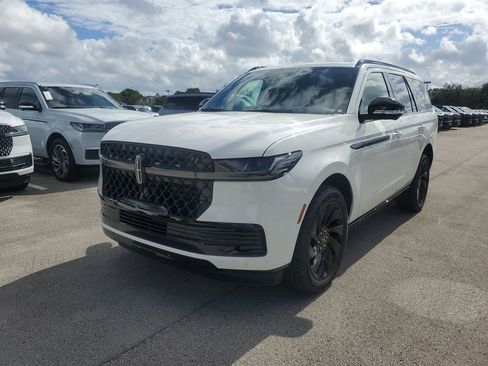 New 2025 Lincoln Navigator Reserve w/ Jet Appearance Package AWD/4WD image 2
