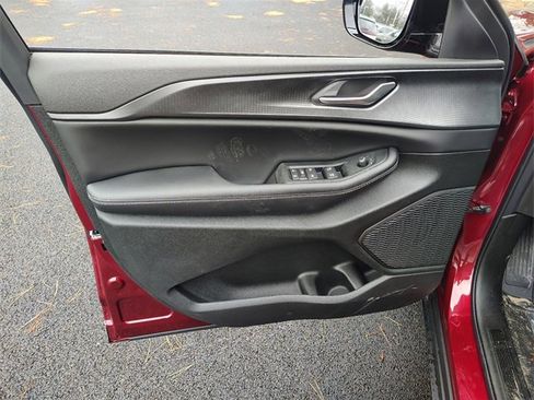 New 2025 Jeep Grand Cherokee Altitude w/ Trailer Tow Package image 11