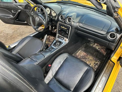 Used 2002 MAZDA MX-5 Miata RWD image 25