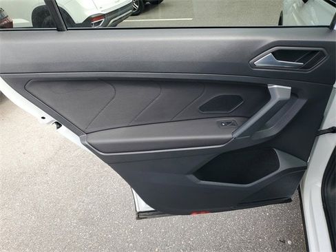 Used 2019 Volkswagen Tiguan SEL Premium image 10