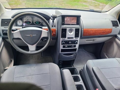 Used 2009 Chrysler Town & Country LX w/ Entertainment Group #1 image 26