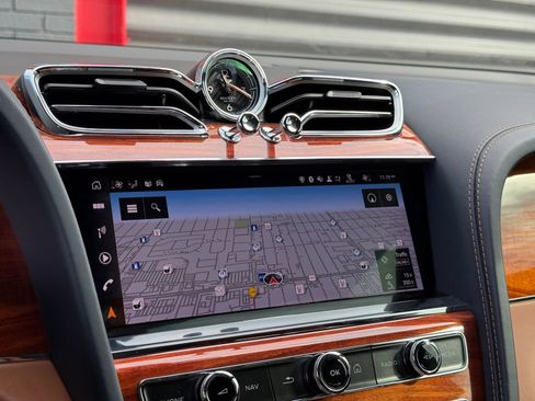 Used 2021 Bentley Bentayga V8 image 27