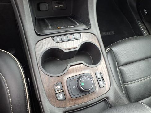 Used 2023 GMC Acadia Denali w/ Denali Ultimate Package AWD/4WD image 15