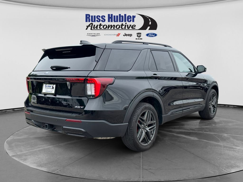 Used 2025 Ford Explorer ST-Line w/ ST-Line Street Pack AWD/4WD image 7