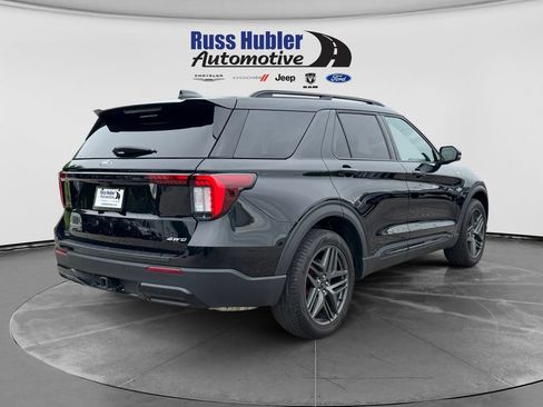 Used 2025 Ford Explorer ST-Line w/ ST-Line Street Pack AWD/4WD image 7