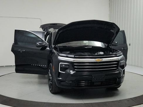 Used 2026 Chevrolet Traverse High Country w/ LPO, Floor Liner Package FWD image 10