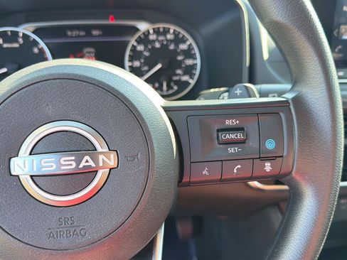 Used 2024 Nissan Rogue SV FWD image 22