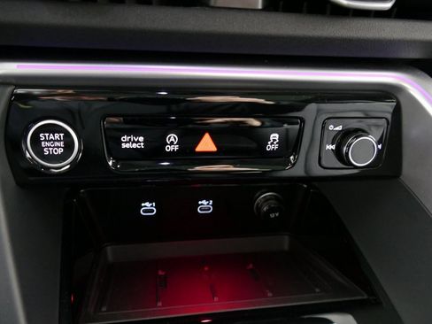 Certified 2025 Audi Q5 Premium w/ Convenience Package image 21