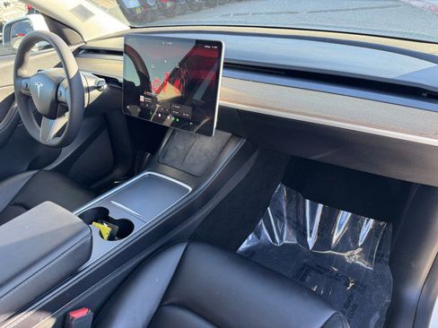 Used 2022 Tesla Model Y Long Range image 7