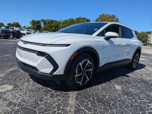 New 2026 Chevrolet Equinox EV LT image 8