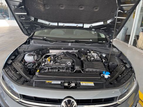 Used 2025 Volkswagen Jetta SE image 31