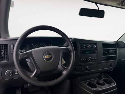 Used 2014 Chevrolet Express 2500 w/ Express Access Plus Package RWD image 10