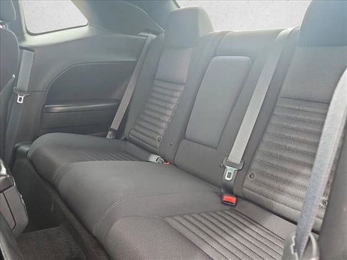 Used 2014 Dodge Challenger SXT image 19