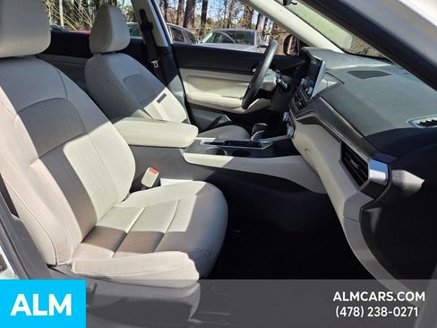 Used 2025 Nissan Altima 2.5 SV image 14
