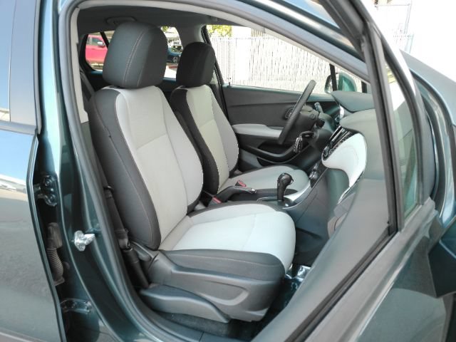 Used 2022 Chevrolet Trax LS w/ Tint and Cruise Package AWD/4WD image 18