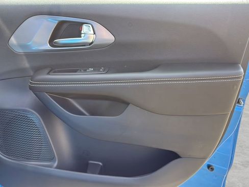 New 2026 Chrysler Pacifica Select AWD/4WD image 10