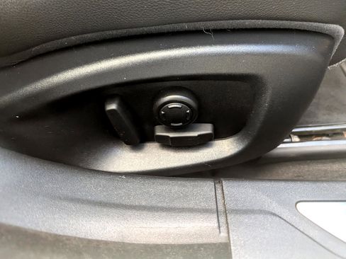 Used 2016 Jaguar XF R-Sport image 37