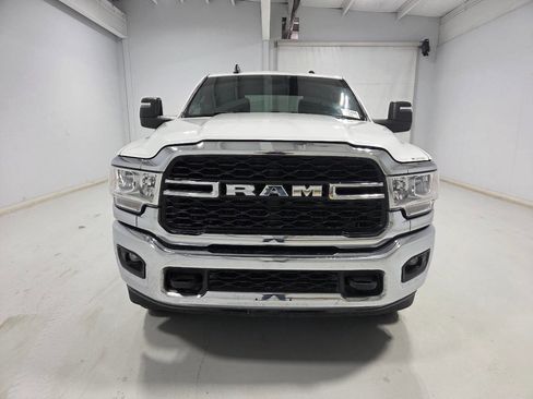 Used 2024 RAM 2500 Tradesman w/ Chrome Appearance Group AWD/4WD image 2