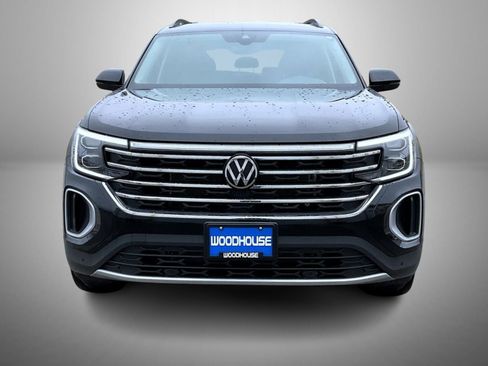 Used 2025 Volkswagen Atlas SE image 2