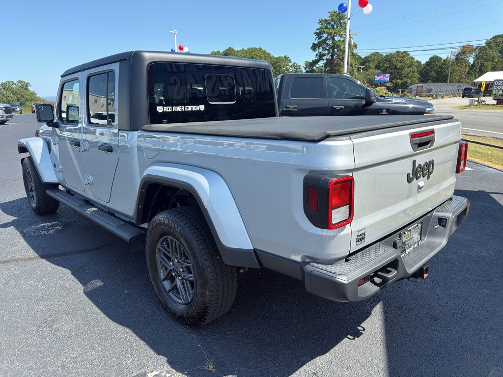Used 2024 Jeep Gladiator Sport AWD/4WD image 6