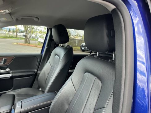 Used 2022 Mercedes-Benz GLB 250 4MATIC w/ Premium Package Lite image 19