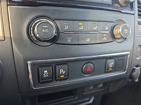 Used 2022 Nissan Titan SV image 23