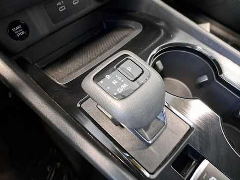 Used 2024 Nissan Rogue S AWD/4WD image 15