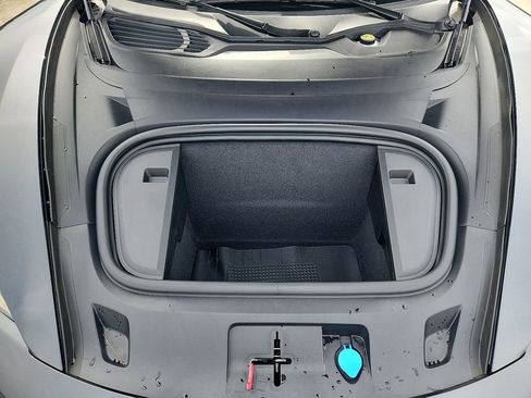 Certified 2025 Porsche Taycan image 28