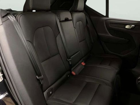 Used 2025 Volvo XC40 B5 Core image 62