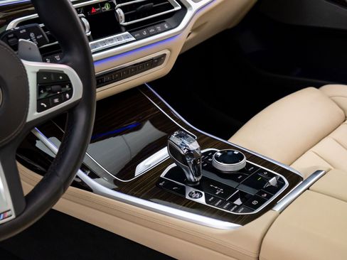 Used 2021 BMW X7 xDrive40i w/ M Sport Package image 12