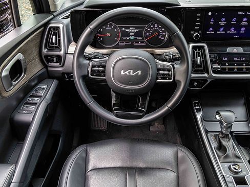 Certified 2022 Kia Sorento X-Line EX image 16