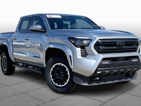 Certified 2025 Toyota Tacoma SR5 image 3